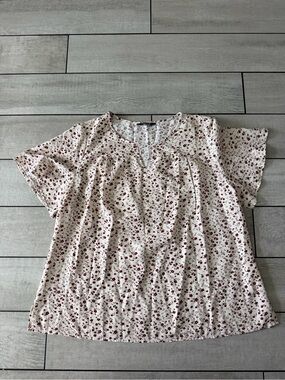 BloomChic Cream Short Sleeve Top with Burgundy Floral Print